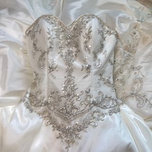 Alfred Angelo sweetheart bridal gown